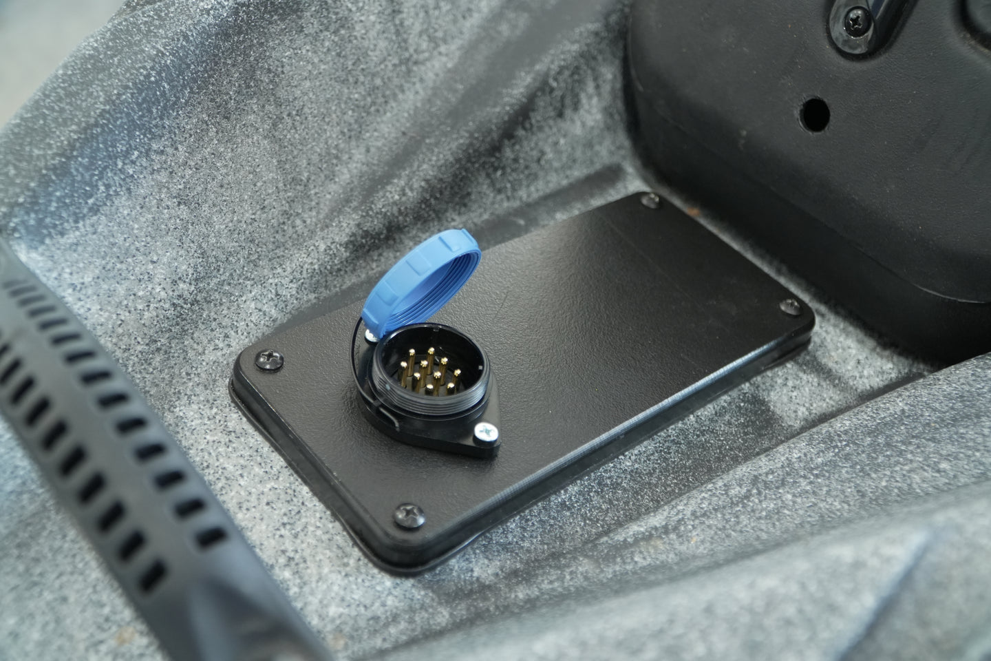 Yak Power 5 Circuit Heavy Duty, Waterproof, Quick Disconnect Kit - Panel Mount and Harness