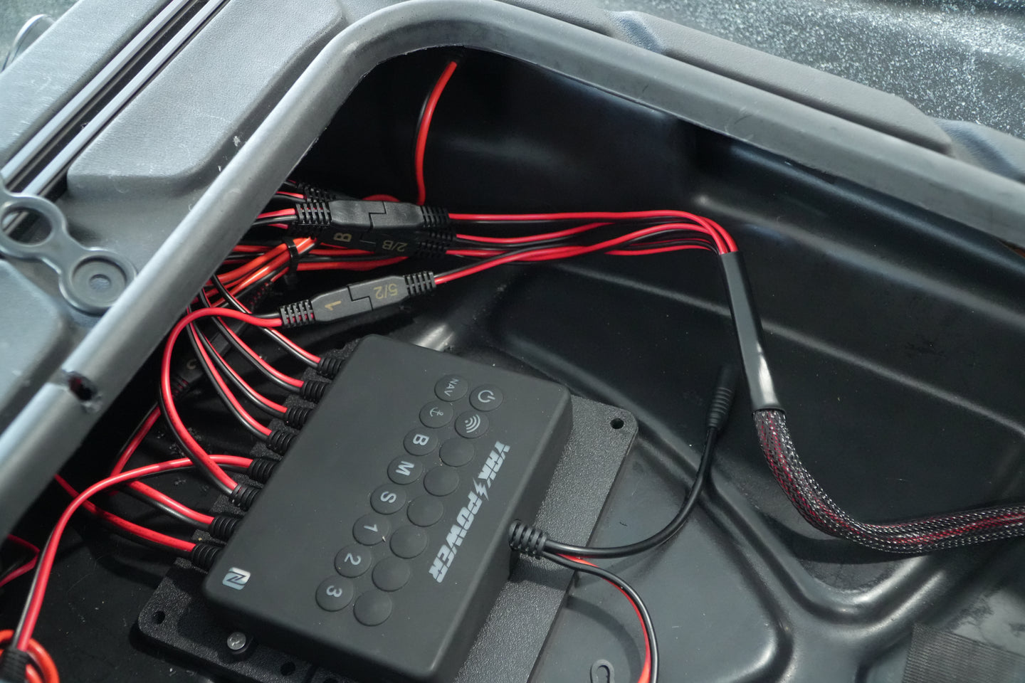 Yak Power 5 Circuit Heavy Duty, Waterproof, Quick Disconnect Kit - Panel Mount and Harness
