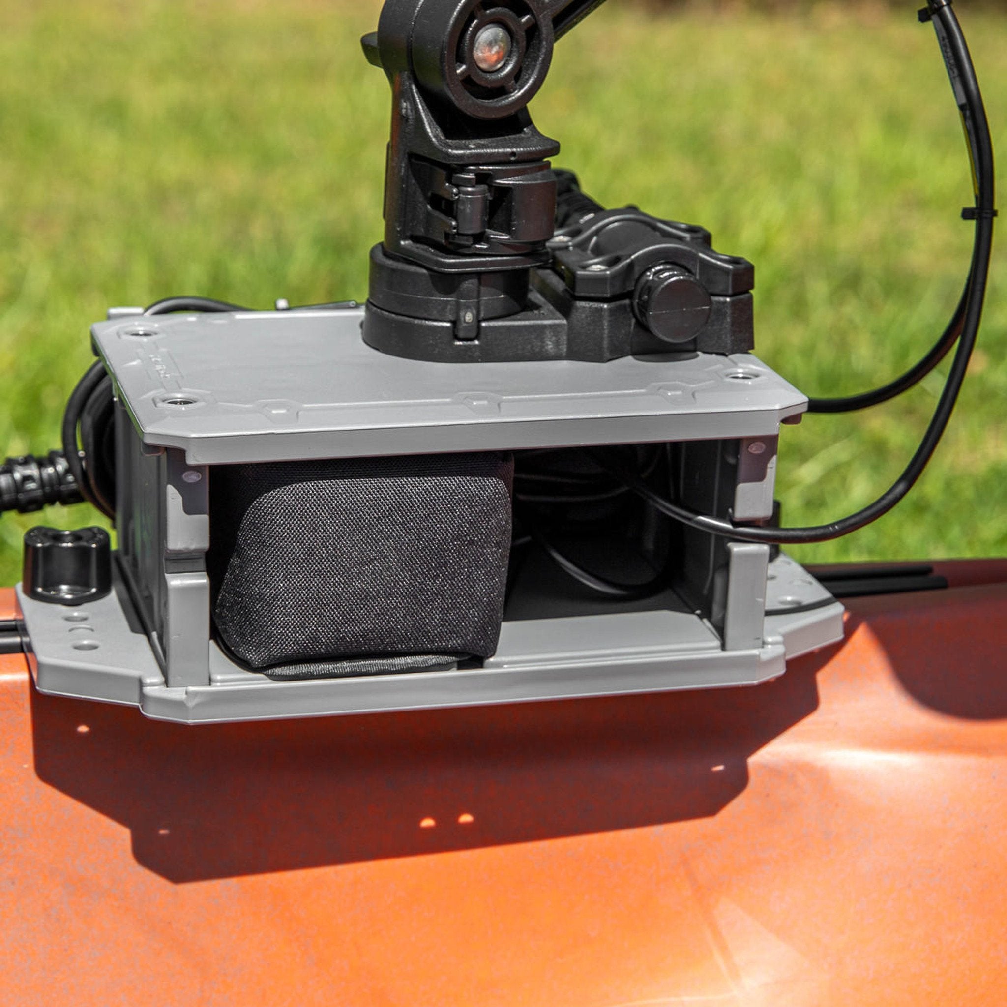 cellblok-battery-box-in-battleship-grey-and-switchblade-transducer-arm-combo__00007.1713884083
