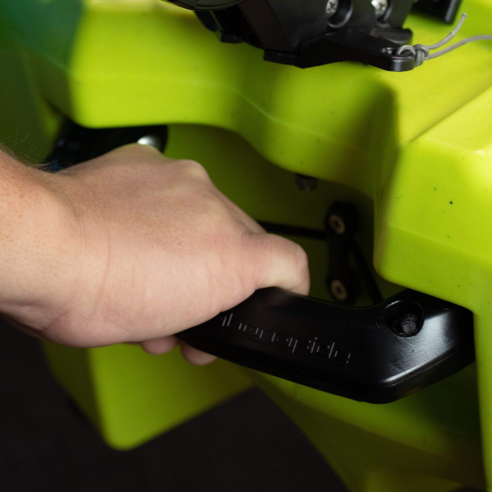 Cup-Holder-on-Lime-SS107_4