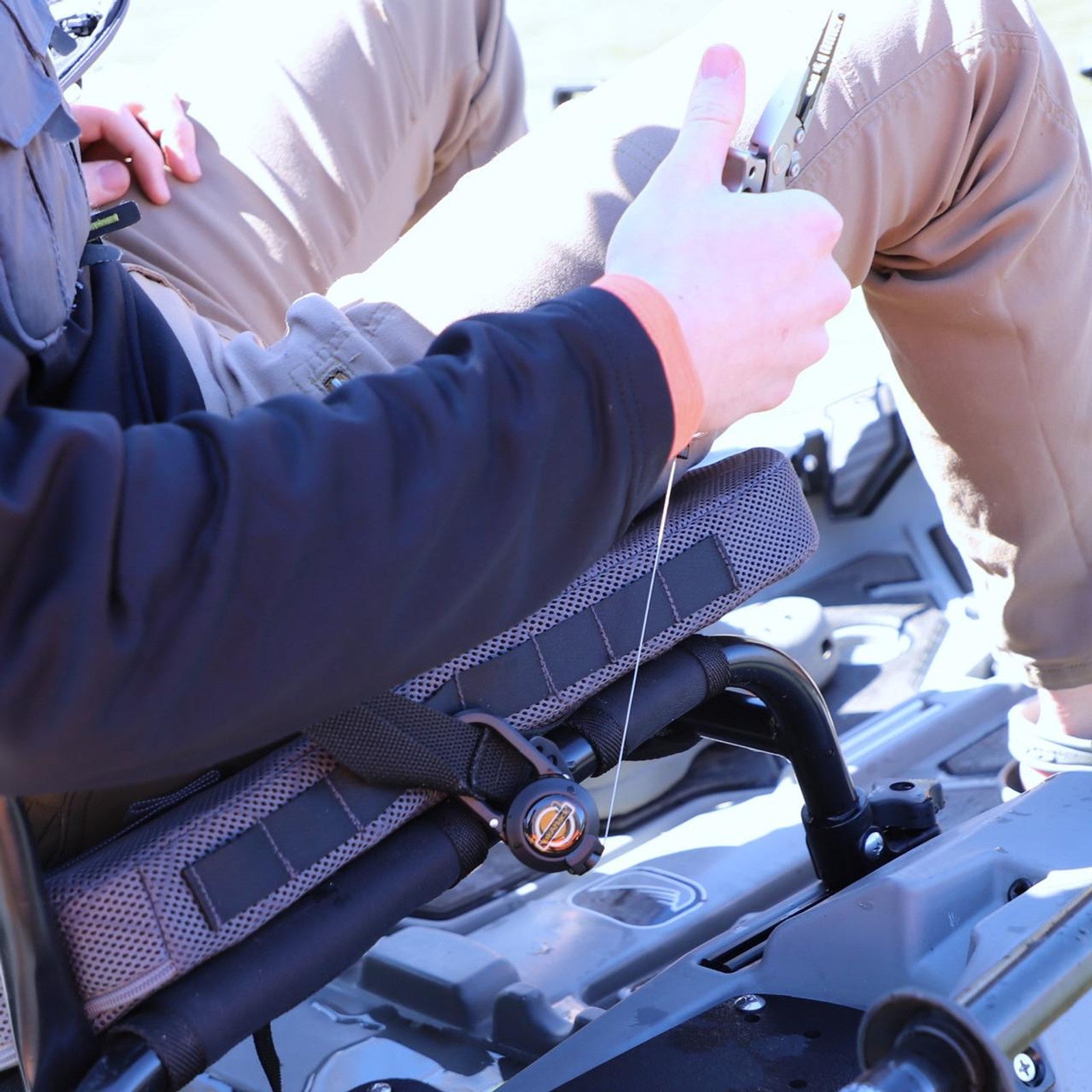 single-attachment-clip-on-retractor-24-stainless-steel-wire__84753.1754409355