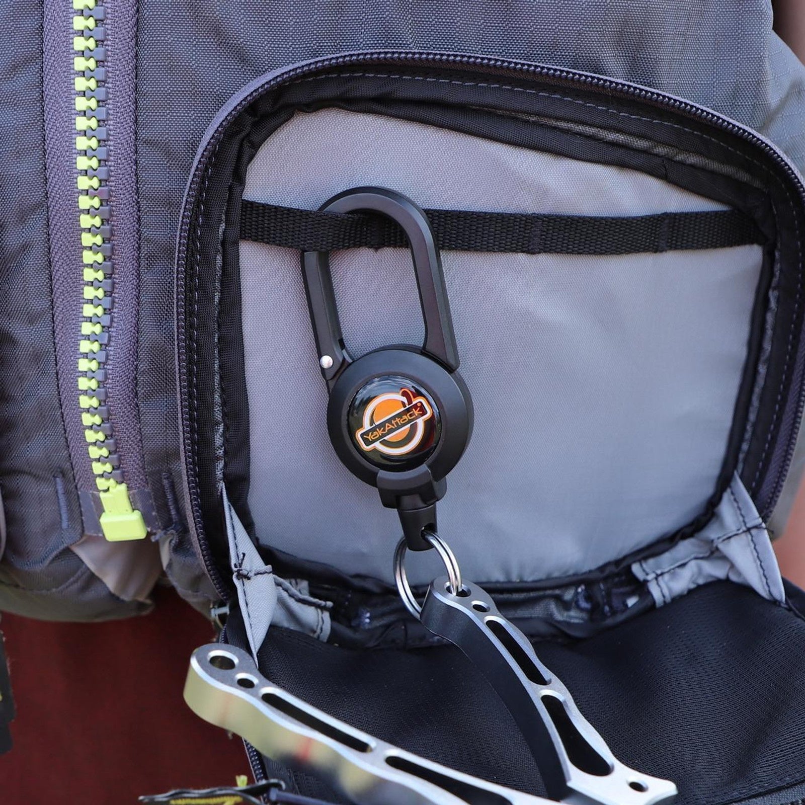 single-attachment-clip-on-retractor-24-stainless-steel-wire__43594.1754409355